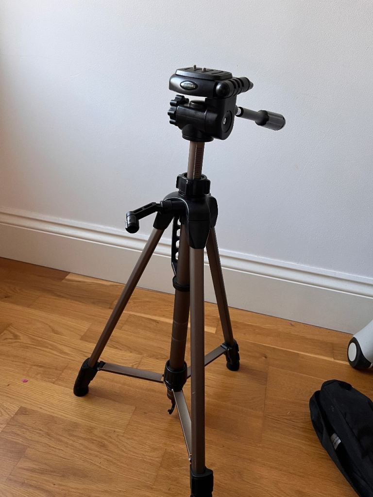 Hama Camera Tripod with Bag – Good Condition