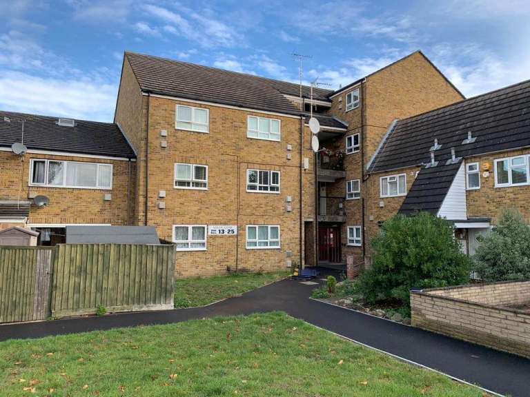 Spacious & Cosy Double Room For Rent AT TW4 7BX