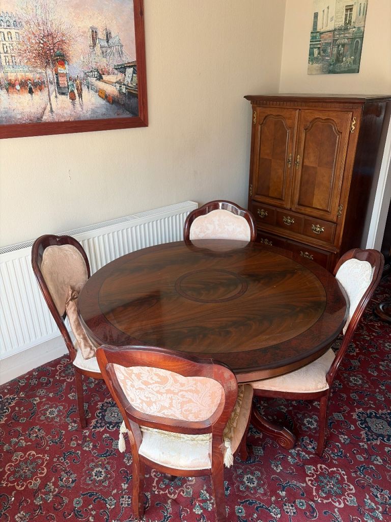 Mahogany Round Dining Table with 4 Chairs – Good Condition