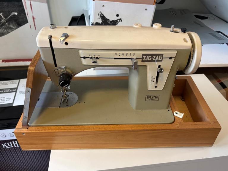 Vintage ALFA 365 Zig-Zag Sewing Machine + Original Case – £60