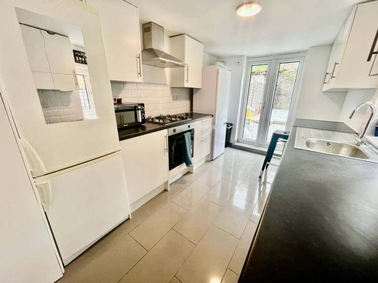 Room For Rent In A 5-Bedroom Flat Share In Tooting 🔥 🔥