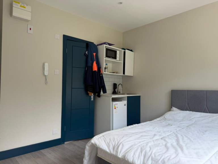 Self-contained studio flat in Catford / Hither Green - DSS Considered