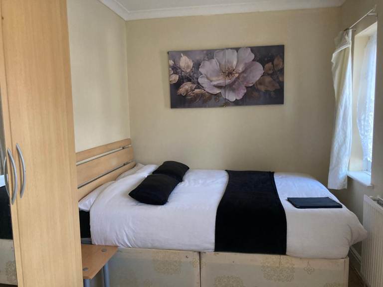 Large Double Room – Bills Included – East Ham E6 – £800