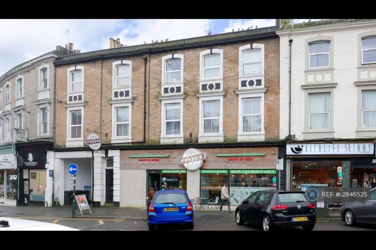 Studio flat in The Triangle, Bournemouth, BH2 (#2846525)