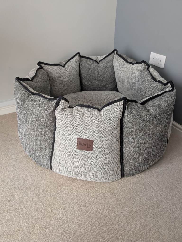 Bunty Windsor Large Dog Bed.