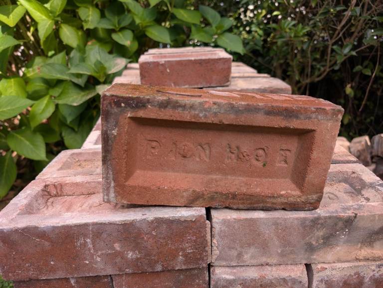 160 Reclaimed Red Pinhoe Brickworks Bricks - Over 100 Available