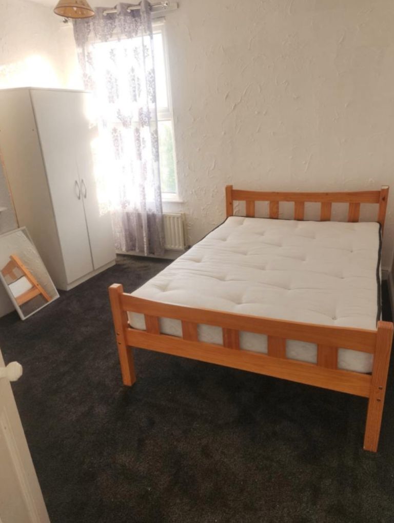 2-Bedroom House | Furnished | Fitted Kitchen | Parking | Burford Road, Basford, Nottinghamshire- NG7