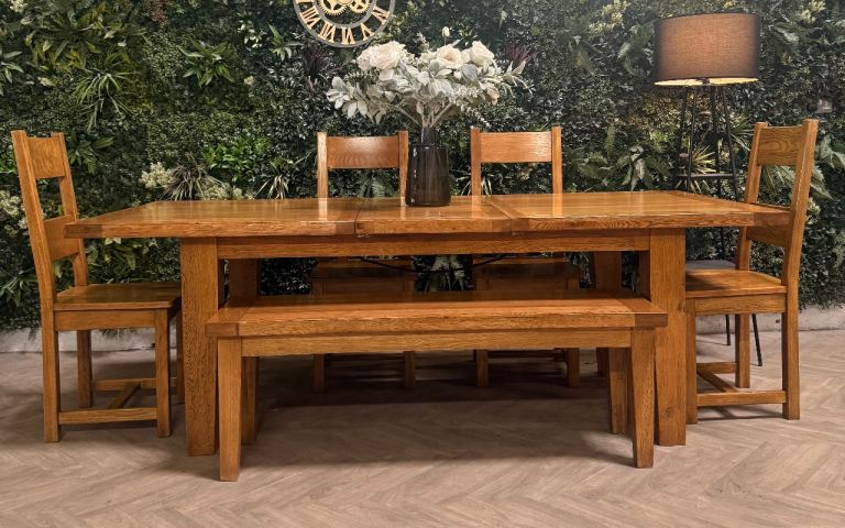Extending oak kitchen table, 4 chairs & bench/dining set 