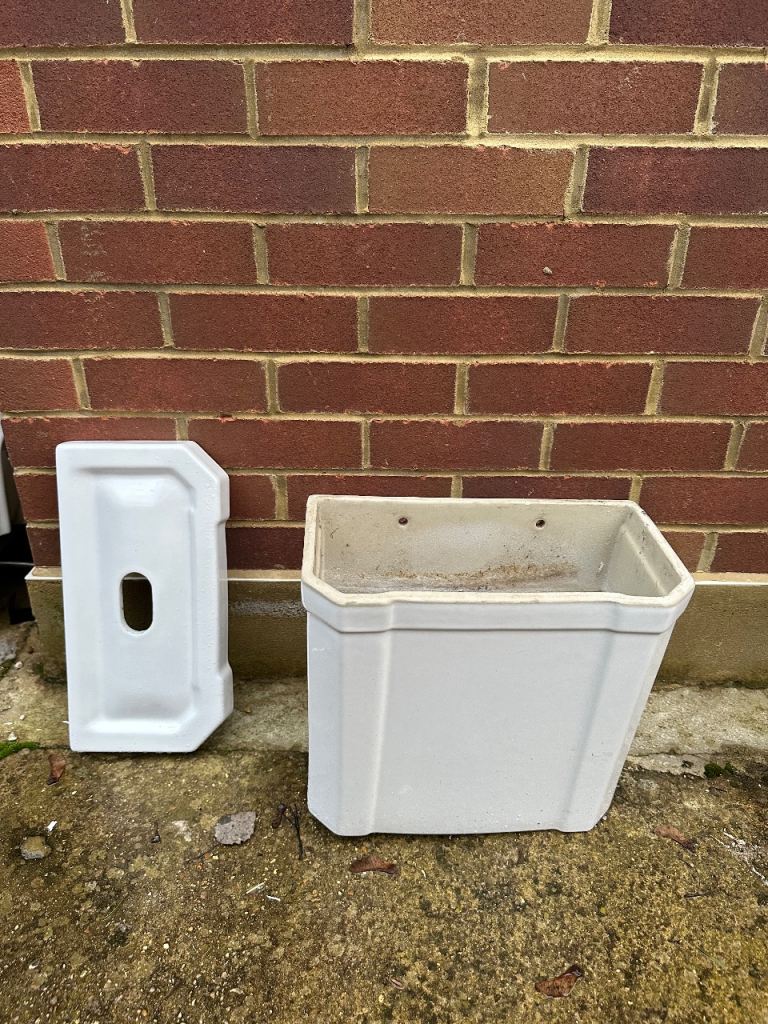 Impulse cistern and lid
