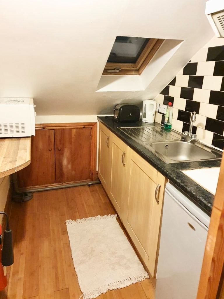 *** Loft Double Room Ensuite  Own Kitchenette