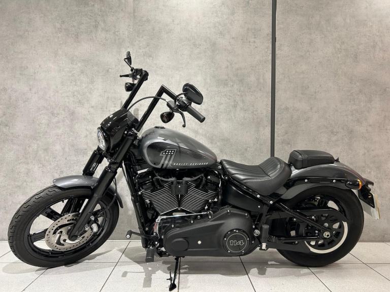 72/2023 HARLEY-DAVIDSON SOFTAIL FXBBS STREET BOB 114 - 1969 MILES - STUNNING!