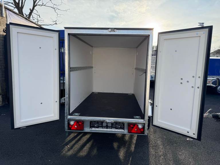 Brand New 6,8ft x 3,8ft x 4,1ft Single axle Box trailer with Barn doors 750KG Un braked