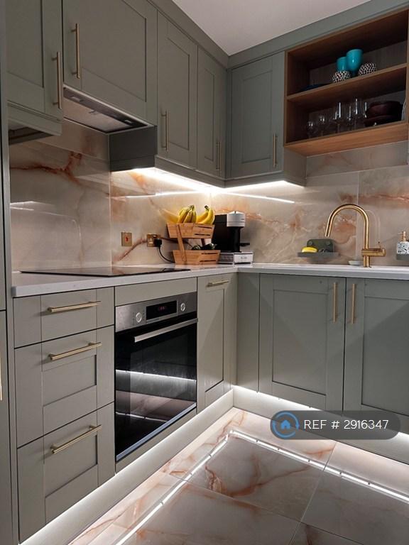 1 bedroom flat in Graham St, London, N1 (1 bed) (#2916347)