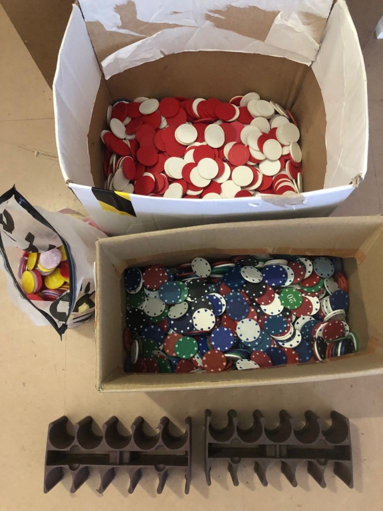 Large Bundle Poker / Casino Chips – 2000–3000 + Holders – Free