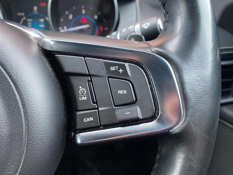 2016 Jaguar XE 2.0d R-Sport Auto Euro 6 (s/s) 4dr SALOON Diesel Automatic