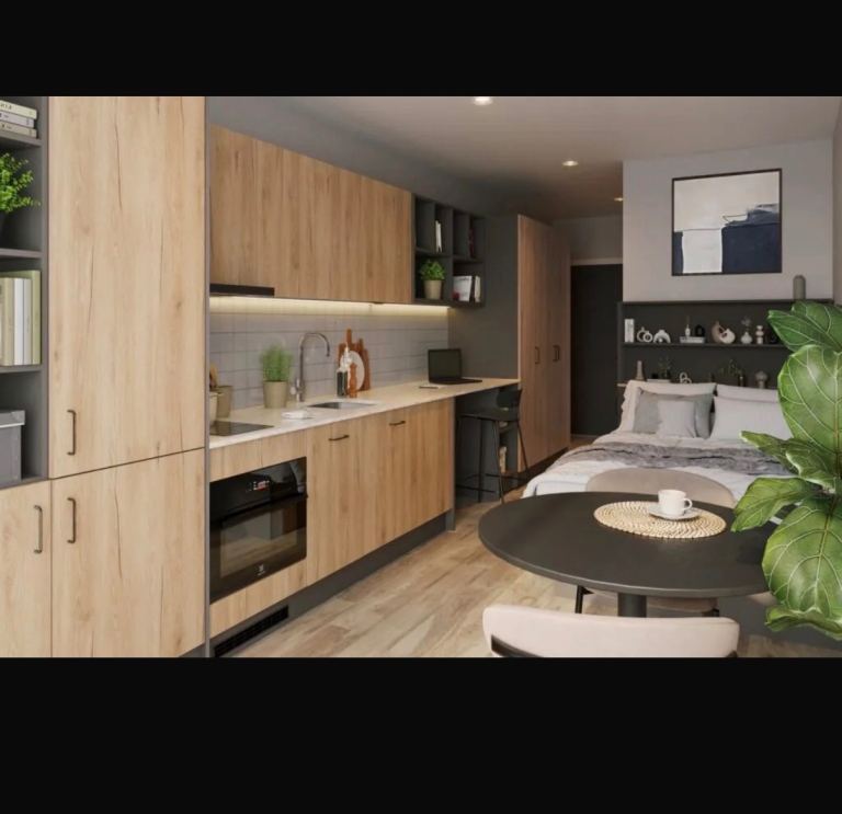Studio flat with fully integrated kitchen 
