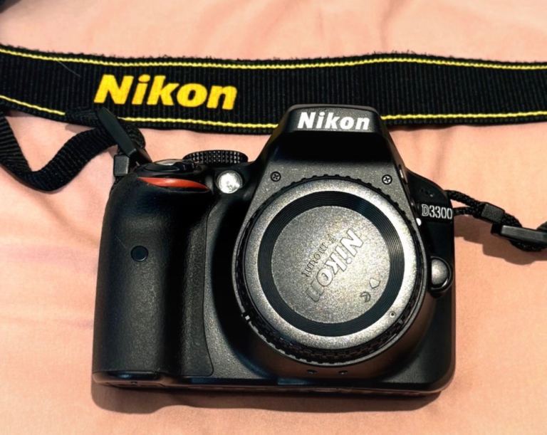 NIKON D3300 CAMERA BUNDLE