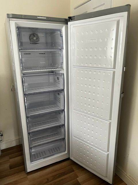SILVER FROST FREE BEKO UPRIGHT FREEZER IN EXCELLENT WORKING CONDITION.