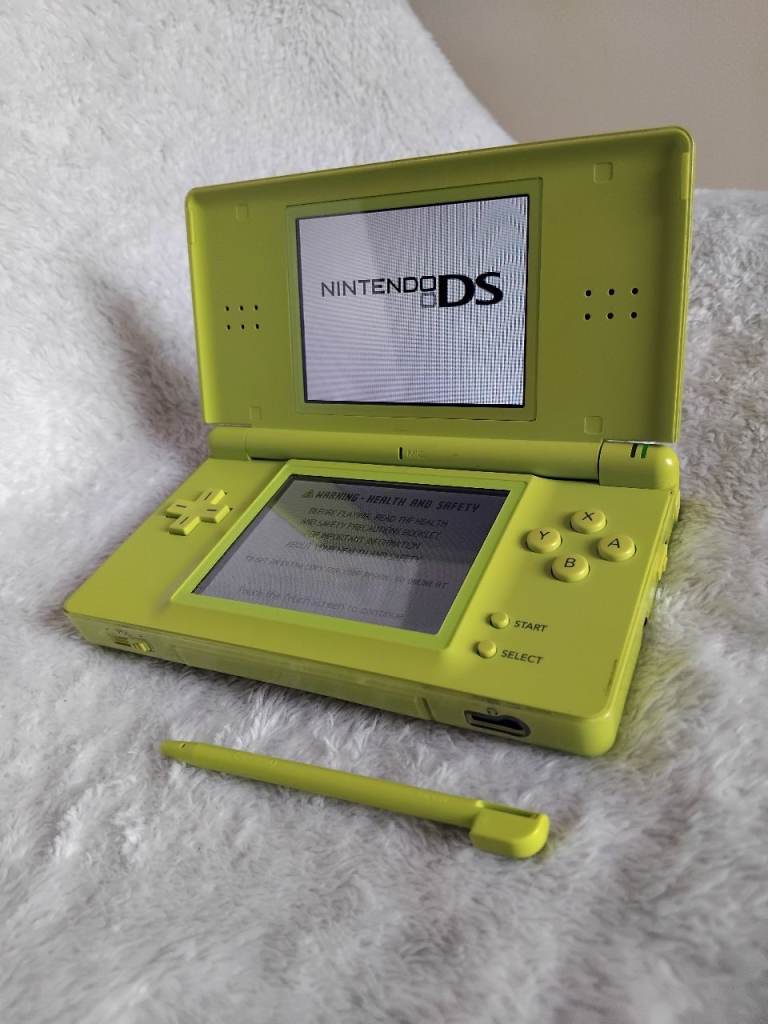 Nintendo DS, Stylus & Charger - SummerTime Green