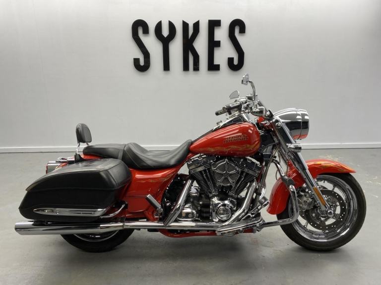 2007 Harley-Davidson FLHRSE Touring CVO Road King in Flame Red