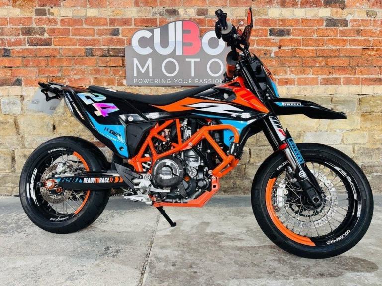 KTM 690 SMC R SUPERMOTO 2019 19
