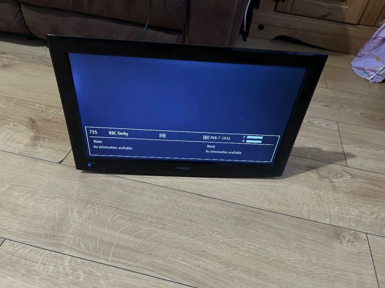 Superslim  12 volt 19 inch LCD tv -  hdmi  , freeview  , usb  - 12v 