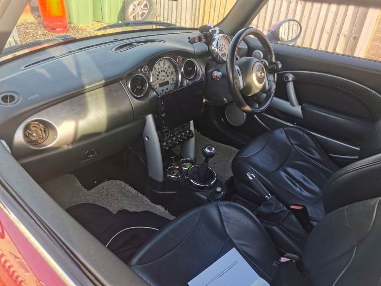 Mini, CONVERTIBLE, Convertible, 2005, Manual, 1598 (cc), 2 doors