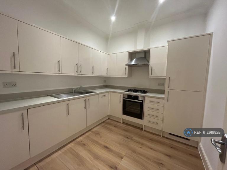 1 bedroom flat in Dwight Road, Watford, WD18 (1 bed) (#2919928)