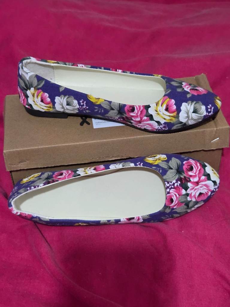 Flat shoes
