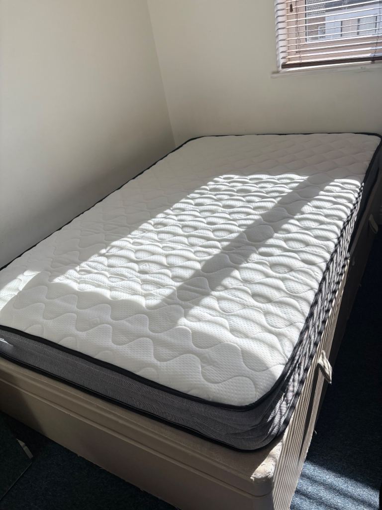 New Small double mattress Memory foam
