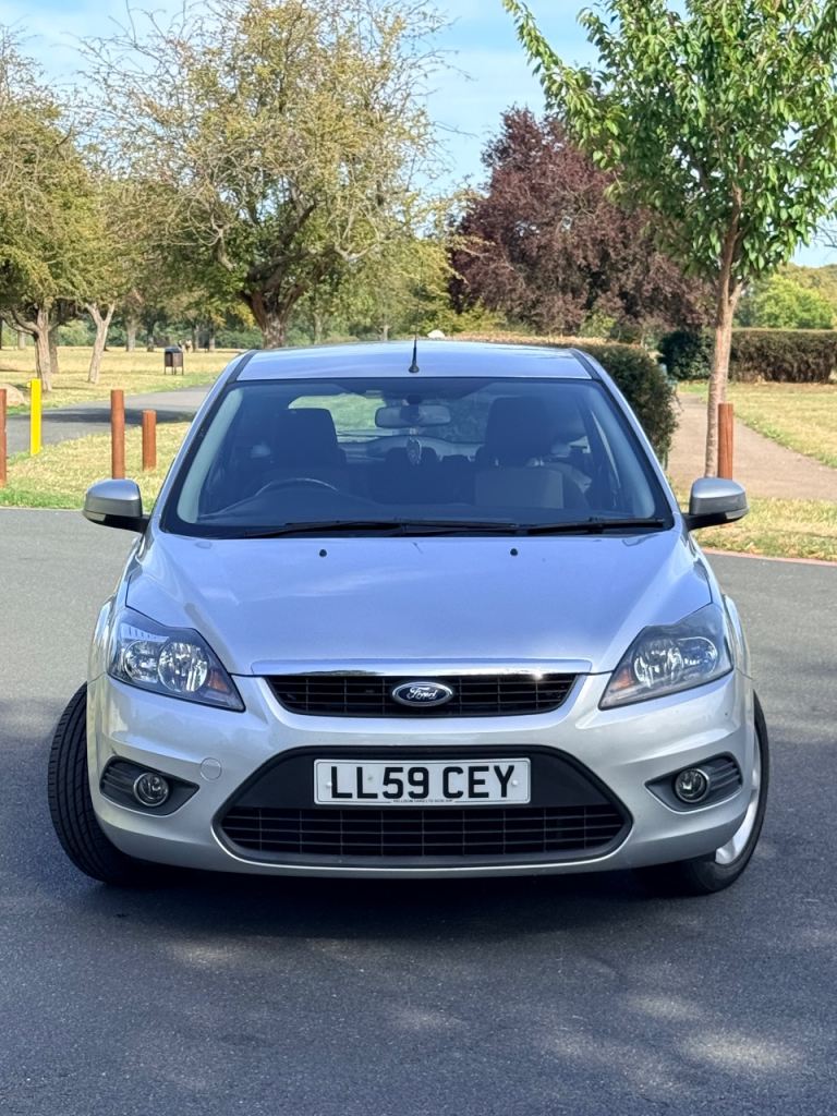 2010 Ford Focus Zetec 1.6L Automatic Full Ford Service History 74K Miles 1YR NEW MOT  1 OWNER