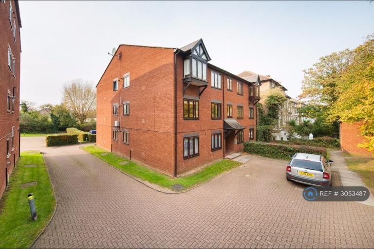 1 bedroom flat in Burnt Ash Hill, London, SE12 (1 bed) (#3053487)