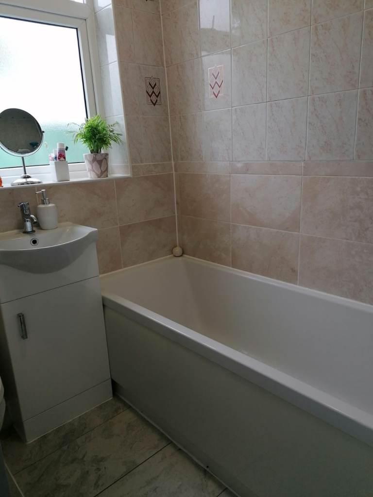 1 Double room to rent in with an Asian family for a female student or a female working professional