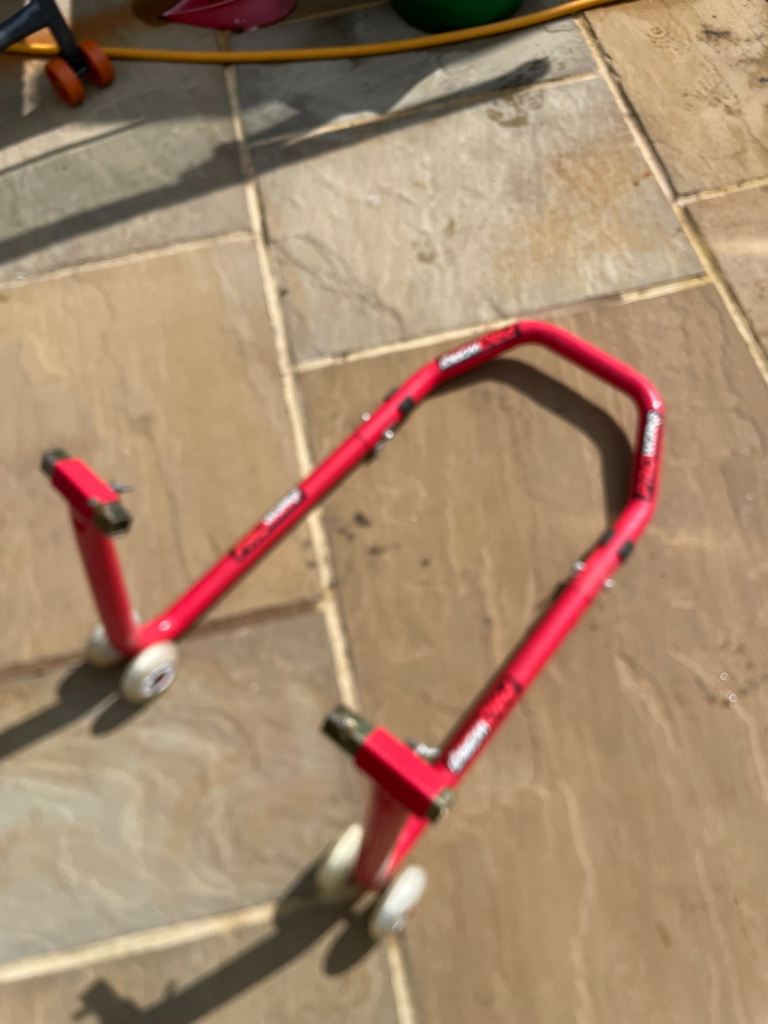 Front paddock stand