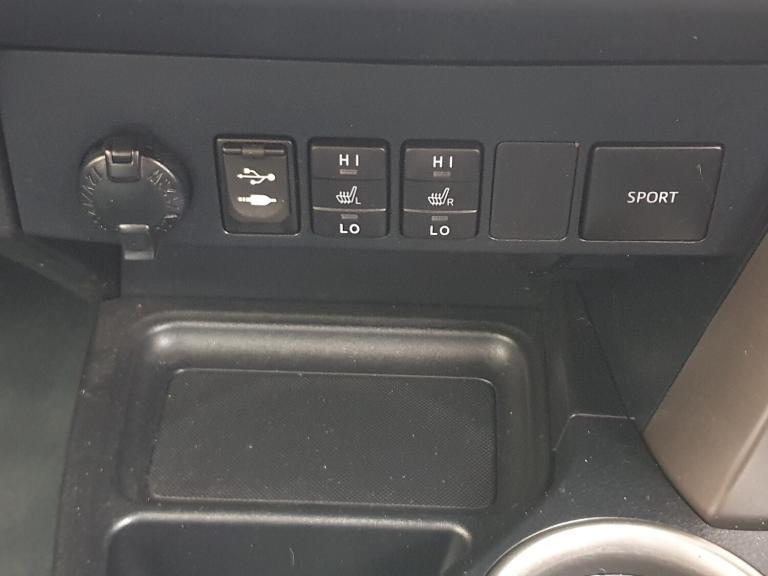 2015 Toyota RAV4 2.2 D-4D Invincible SUV 5dr Diesel Manual 4WD Euro 5 (150 ps)