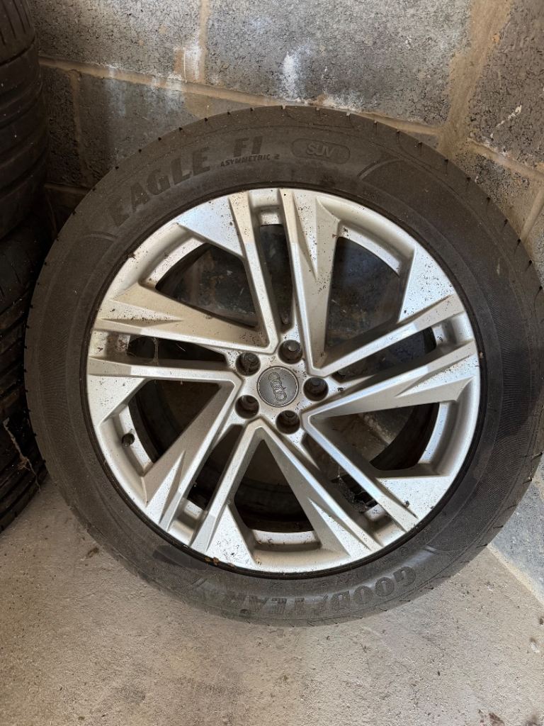 Audi Q7 turbine wheels and tyres genuine Audi 