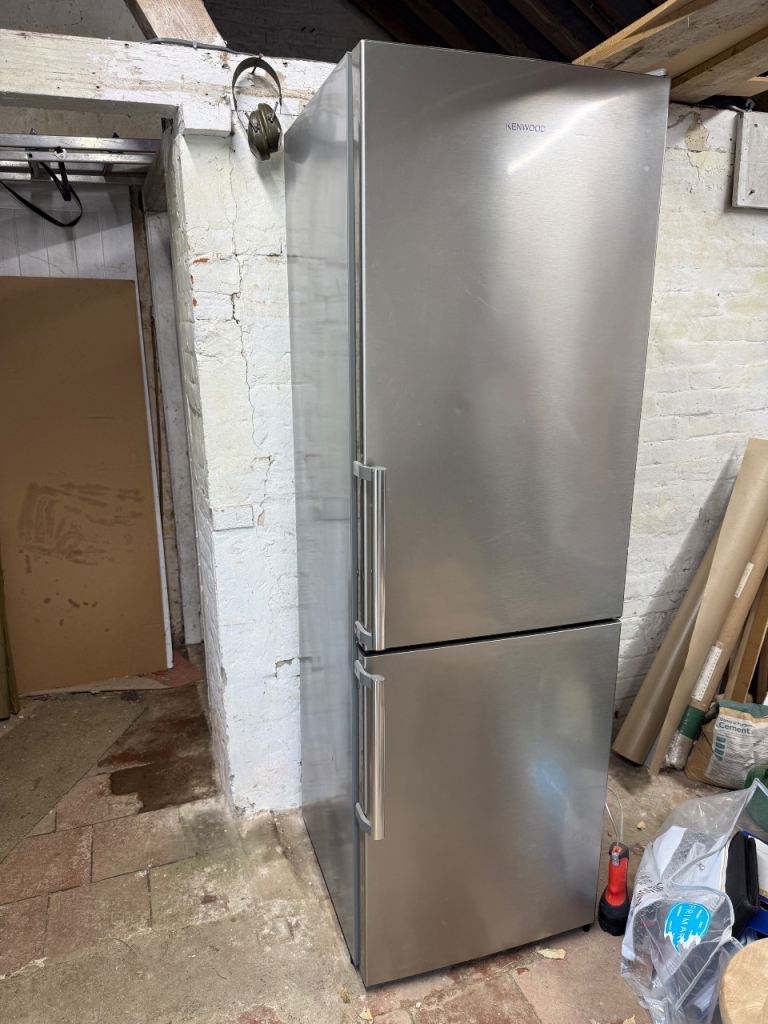 Beko Freestanding Fridge Freezer – Silver, Good Condition