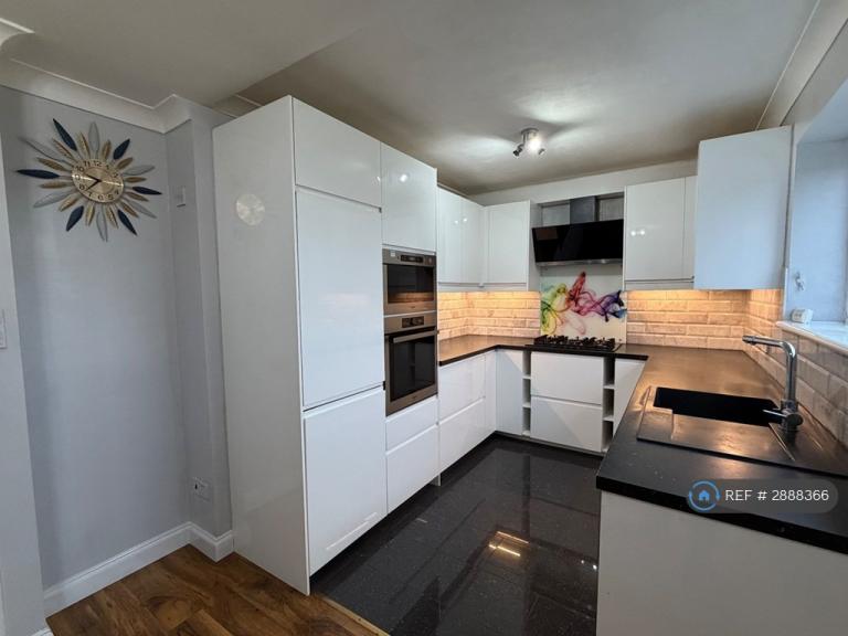 3 bedroom house in Chippenham Road, Romford, RM3 (3 bed) (#2888366)