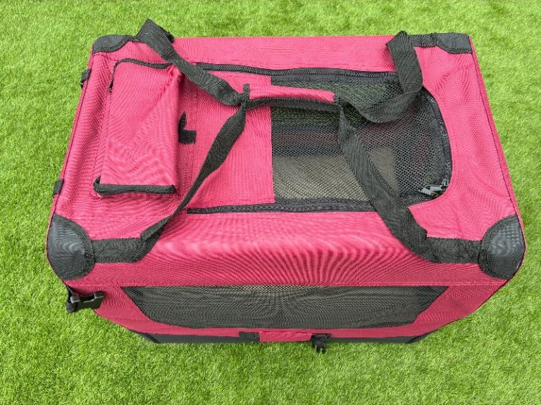 Dog crate / carrier