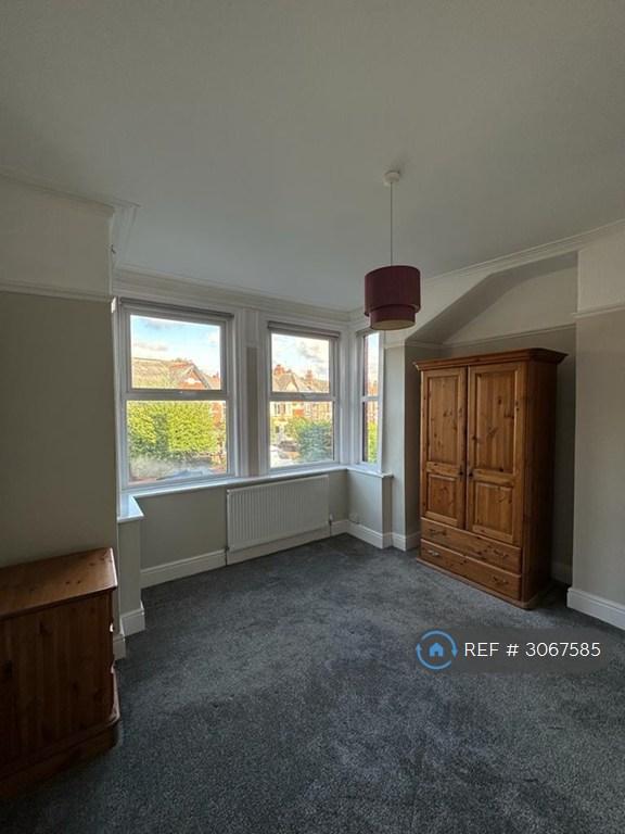 1 bedroom flat in Church Road, West Kirby, Wirral, CH48 (1 bed) (#3067585)
