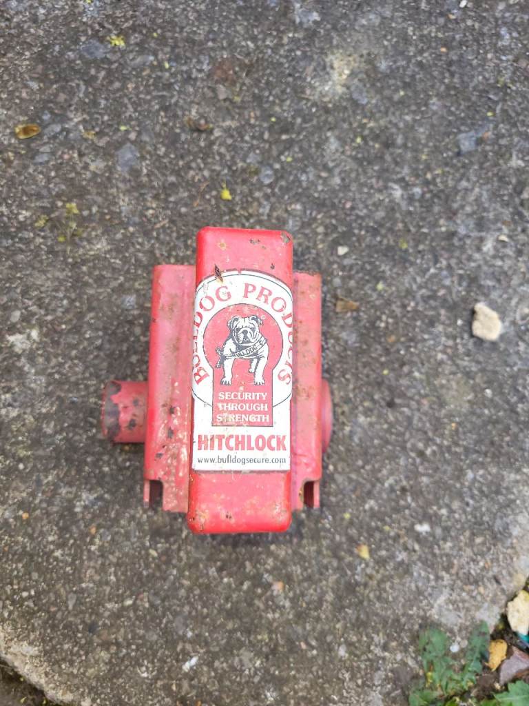 Bulldog hitch lock 
