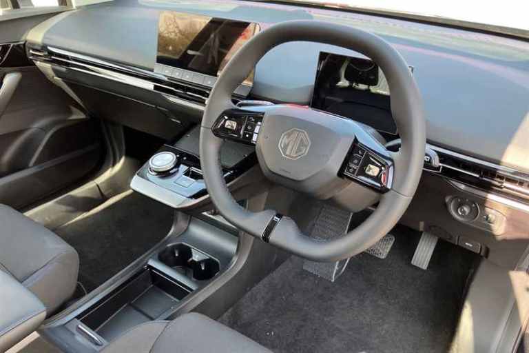 2025 MG MG4 49kWh SE Hatchback 5dr Electric Auto (170 ps) Hatchback Electric Automatic