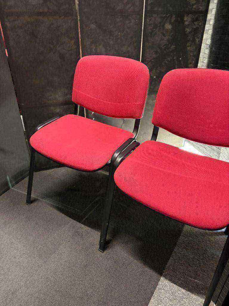 £20 each - 20 x red meeting conference boardroom reception office chairs seating