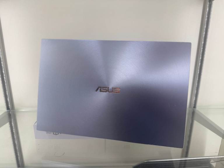 ASUS ZenBook AMD Ryzen 5 in Excellent Condition