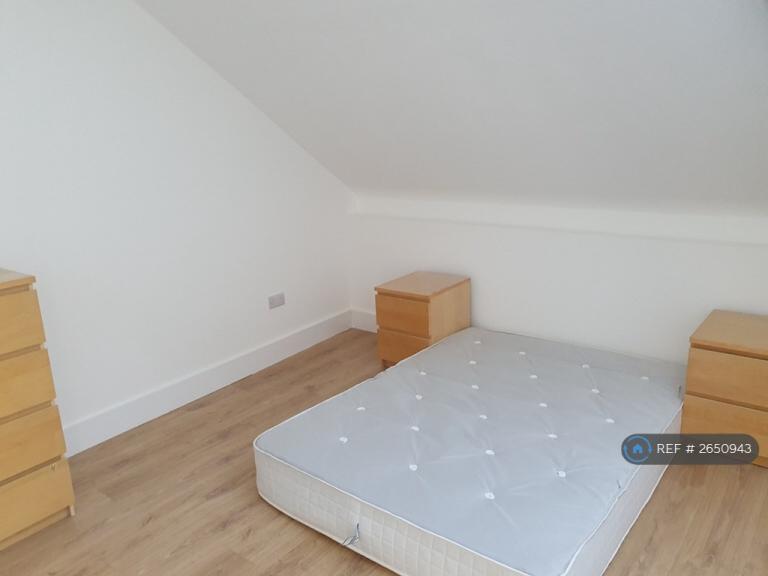 2 bedroom flat in Cromwell Avenue, London, N6 (2 bed) (#2650943)