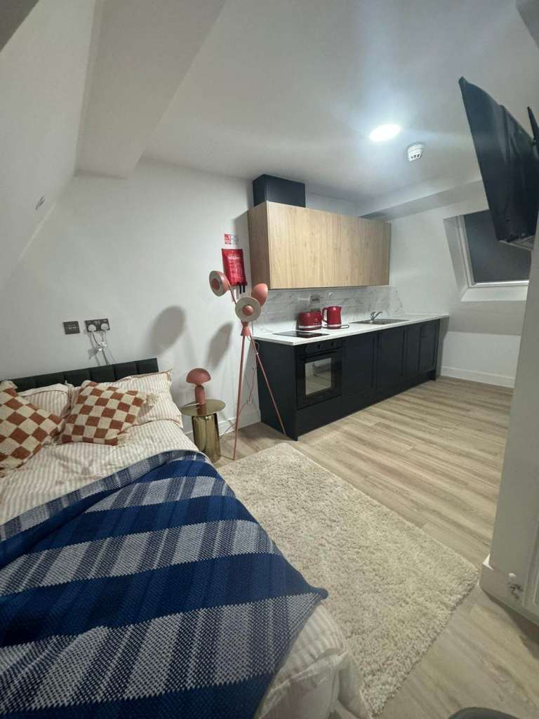LE1 - Studio/One-Bed Apartment – Flexible Tenancy