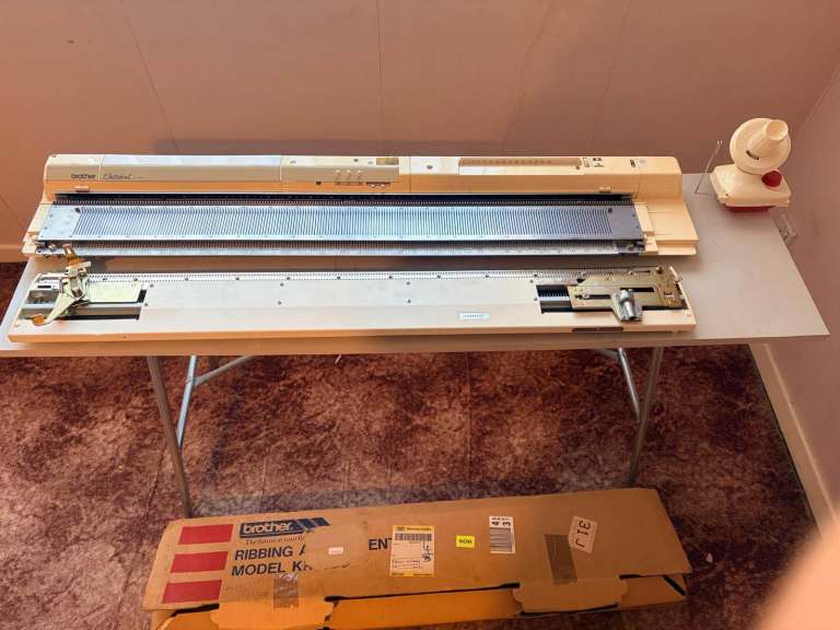 Brother KH-950 Electronic Knitting Machine + Ribber + Table