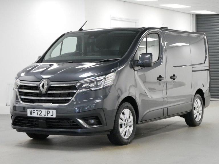 72 RENAULT TRAFIC SL28 2.0 BLUEDCI 130 BHP SPORT NAV EDITION
