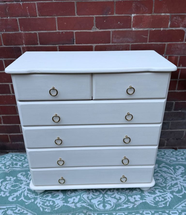 Beautiful wooden chest of drawers in Limestone off-white colour with golden handles 