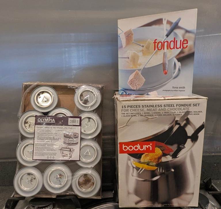 Bodum fondue set with chafing gel & fondue cookbook